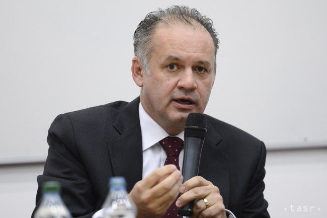 Andrej Kiska opäť rozdelil svoj plat desiatim rodinám