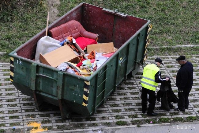 V Banskej Bystrici sa upratuje. Vyviezli už 35 kontajnerov odpadu