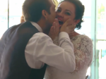 Video: Ed Sheeran prekvapil mladomanželov priamo na svadbe
