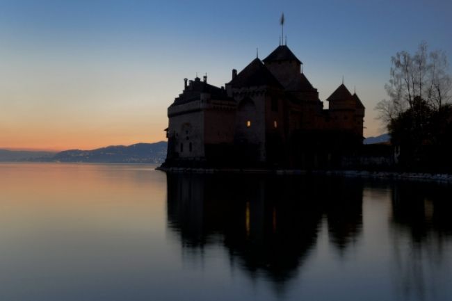 Slovenské mestá sa ponorili do tmy, zhasli aj hrady a zámky