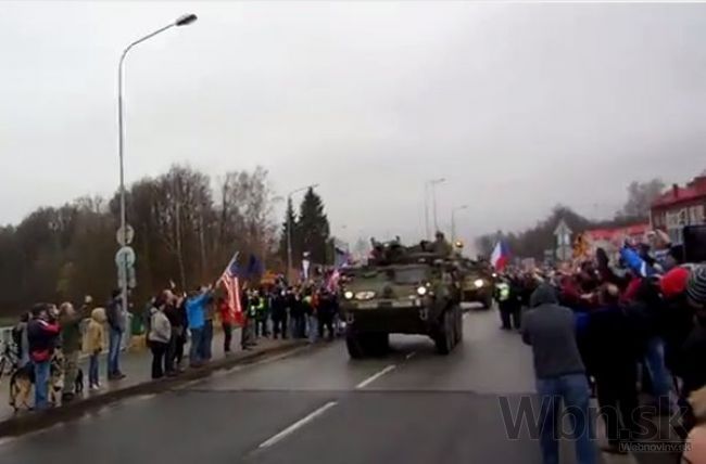 Video: Na príchod amerického konvoja čakali tisíce Čechov