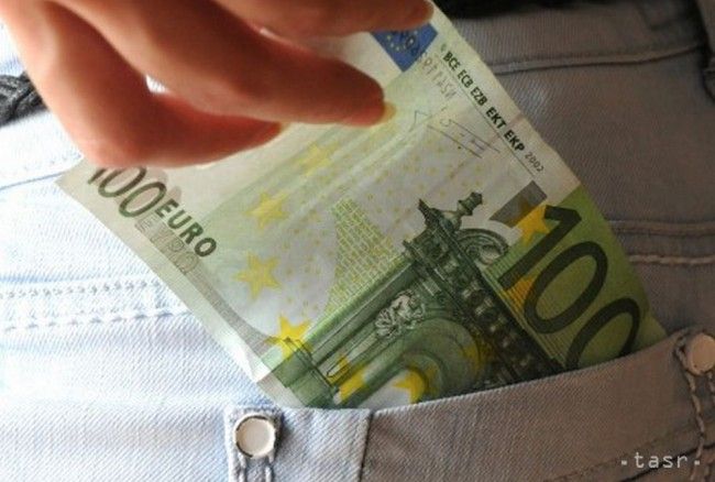 Muž zobral 1000 eur za auto zo zahraničia, to však nedoviezol