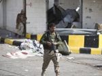 Hautíovci dobývajú Aden, chaos využila jemenská al-Kájda