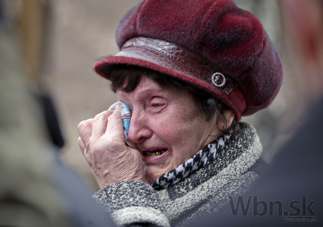 Povstalecké územia na Ukrajine vyplácajú dôchodky v rubľoch