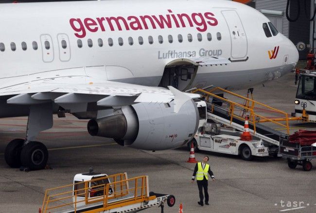 Lietadlo Germanwings muselo pristáť. Cestujúcim bolo zle