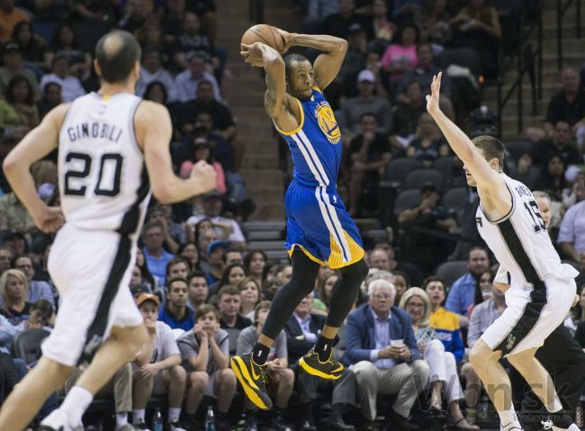Video: San Antonio stoplo Golden State, LeBron slávil úspech