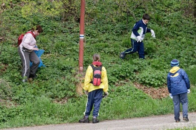 Ochranári a turisti budú aj tento rok čistiť Zobor