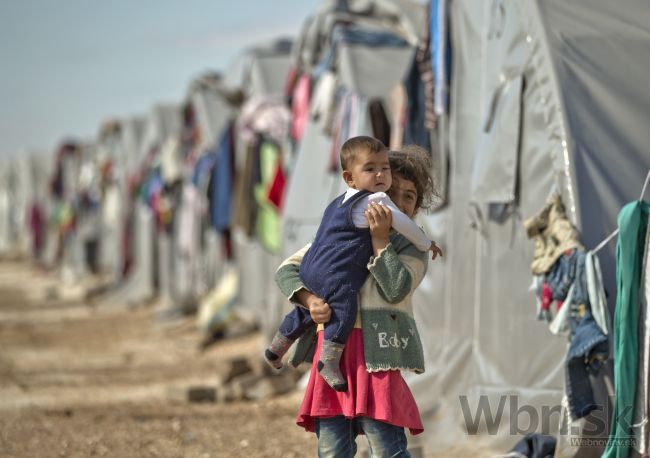 Pred bojmi v palestínskom tábore utiekli už stovky ľudí