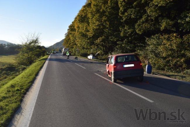 Pri dopravnej nehode zasahoval vrtuľník, zranili sa aj deti