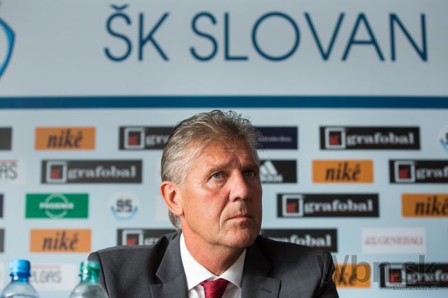 Futbalový Slovan odvolal trénera Chovanca, skončil aj Siegl