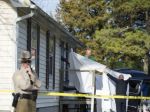 Sedem detí a ich otca našli doma policajti mŕtvych