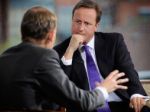 Cameron podľa Blaira ženie Britániu do ekonomického chaosu