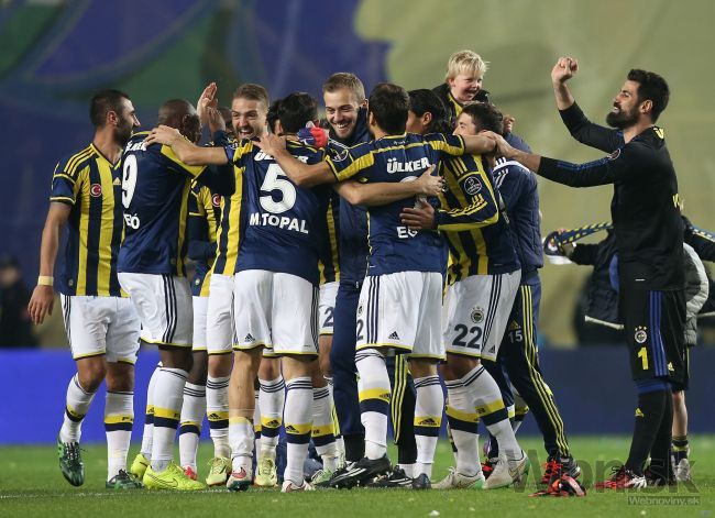 Zadržali dvoch podozrivých zo streľby na autobus Fenerbahce