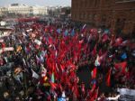 Na Ukrajine protestujú stovky ľudí, chcú hlavu Jaceňuka