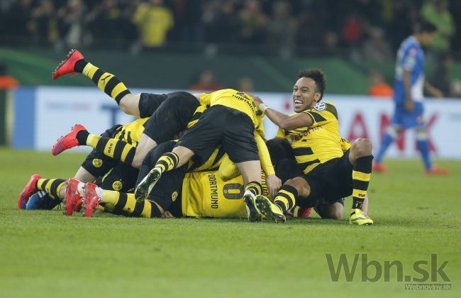 Video: Kehl skvelým volejom posunul Dortmund do semifinále