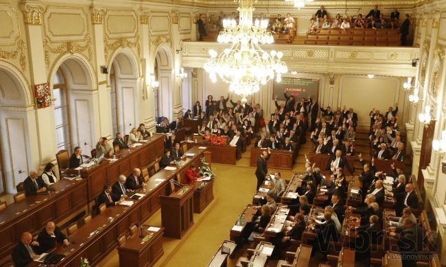 Českí politici budú pri nástupe hlásiť svoj majetok