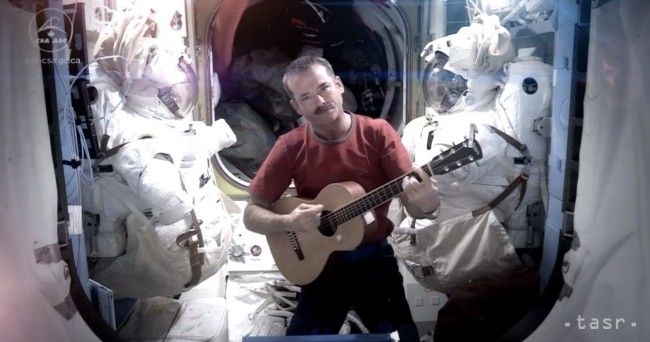 Bývalý astronaut Chris Hadfield vydá prvý album nahraný vo vesmíre