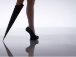 Video: Speváčka s protézou vydáva prvú pieseň