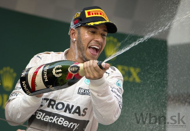 V Bahrajne je favoritom Hamilton, Ferrari prospievajú teplá