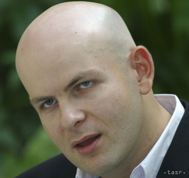 Maskovaní muži zastrelili v Kyjeve novinára Olesa Buzynu