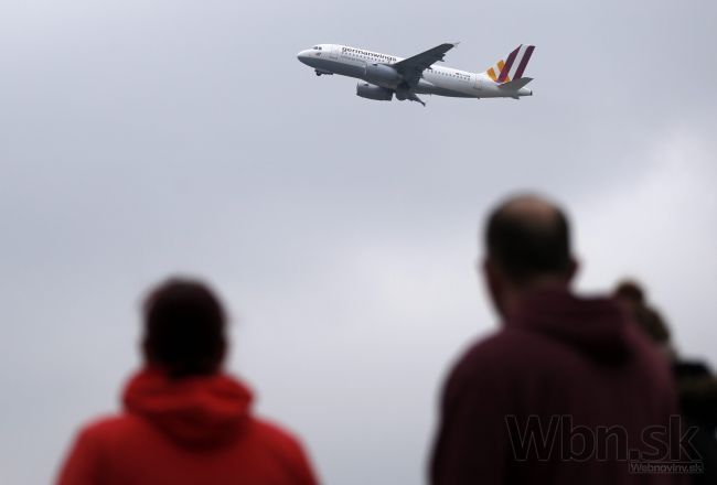 Nemci reagujú na pád Airbusu, chcú riadiť lietadlá zo zeme