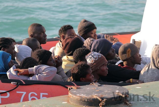 Pri Líbyi sa potopila loď, zahynulo zrejme až 700 ľudí
