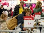 Väčšina Európanov zmenila od krízy spôsob nakupovania