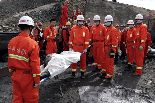 Čínsku baňu zaplavila voda, pochovala desiatky banníkov