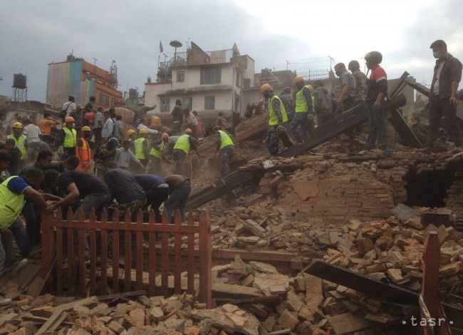 Po zemetrasení začala do Nepálu prichádzať pomoc