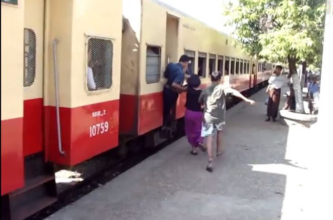 Video: Divoké nastupovanie do vlaku