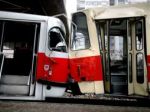 V Česku sa zrazila električka s autobusom, zranili sa i deti