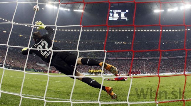 Video: Bayern zbabral penalty, v pohári ho vyradil Dortmund