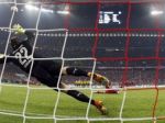 Video: Bayern zbabral penalty, v pohári ho vyradil Dortmund