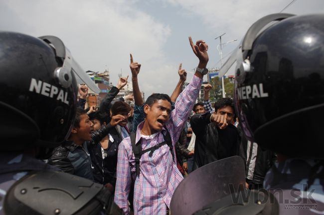 Vláda v Nepále priznala chyby, ľudia sú hladní a bez pomoci