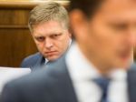 Slováci nie sú spokojní s politikou, SNS stúpa na úkor Smeru