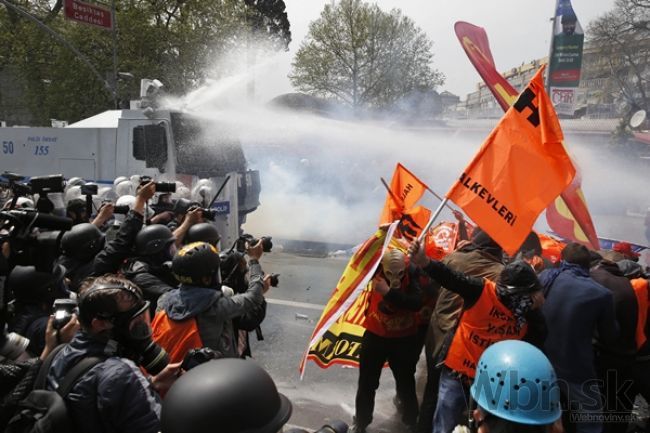 Prvý máj bol v Istanbule horúci, polícia rozohnala protest