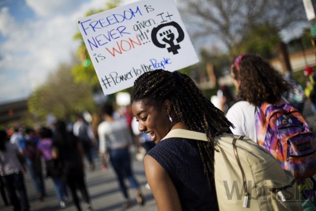 Protest voči násiliu polície v Baltimore sa zmenil na oslavu