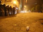 Vyčíňanie v Poľsku pokračovalo útokom na policajnú stanicu