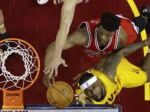 Video: LeBron siahol po čelenke, Houston potiahol Harden