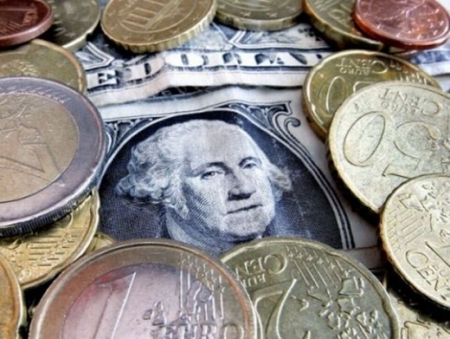 Euro opäť vzrástlo voči doláru, neskôr však ustúpilo