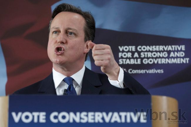 Cameronovi konzervatívci uspeli, zostavia jednofarebnú vládu