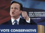 Cameronovi konzervatívci uspeli, zostavia jednofarebnú vládu