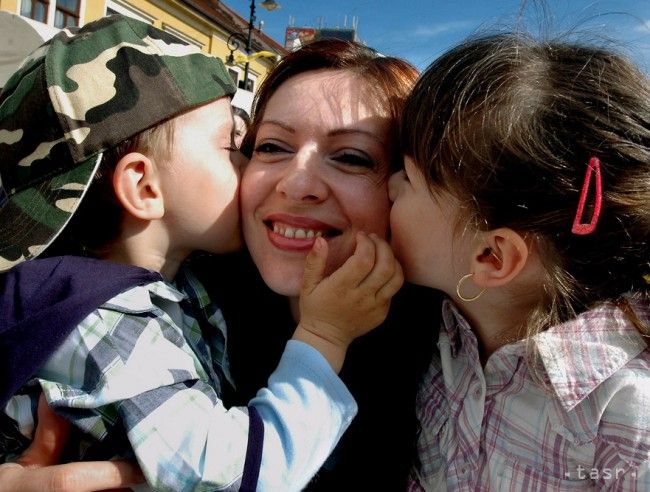 Dnes majú sviatok mamy, nedeľa bude ako ich láska: Teplá, občas dážď