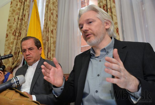 Zatykač na zakladateľa WikiLeaks pre sexuálne zločiny platí