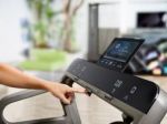 Bežiaci pás MYRUN TECHNOGYM navrhnutý bežcami pre bežcov