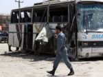 Útočníci v Pakistane vystrieľali v autobuse desiatky ľudí
