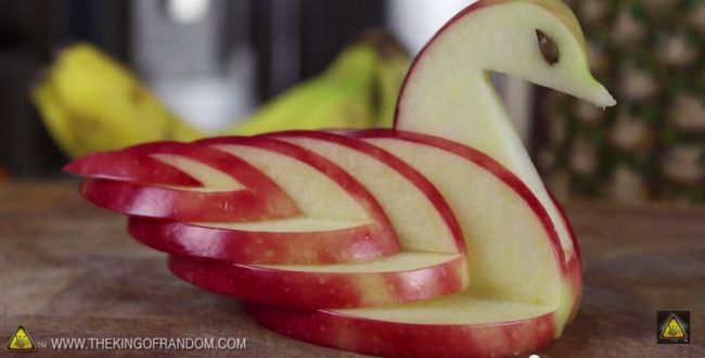 Video: Vyrobte si labuť z jablka