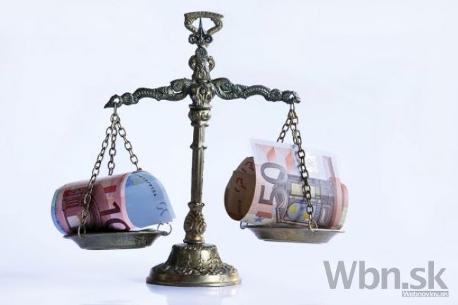 Euro kleslo voči doláru po troch dňoch rastu