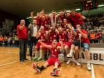 Basketbalisti Komárna majú prvý titul, oslavovaIi do rána