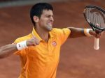 Video: Djokovič bavil fanúšikov, štupeľ si namieril do čela